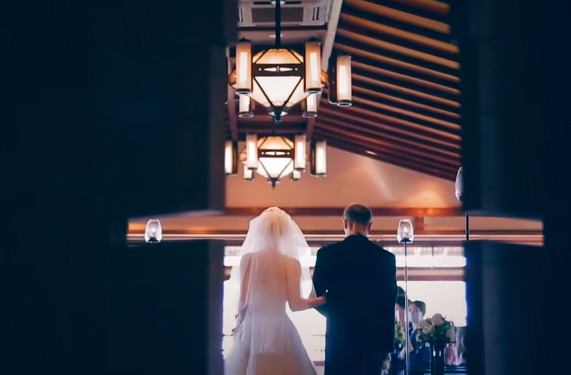 バージンロードのワンシーンが心に残る結婚式